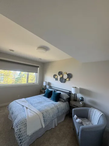 Quiet 2-Bedroom Guest Level at McKinley Beach – King Bed, Near UBCO & Airport